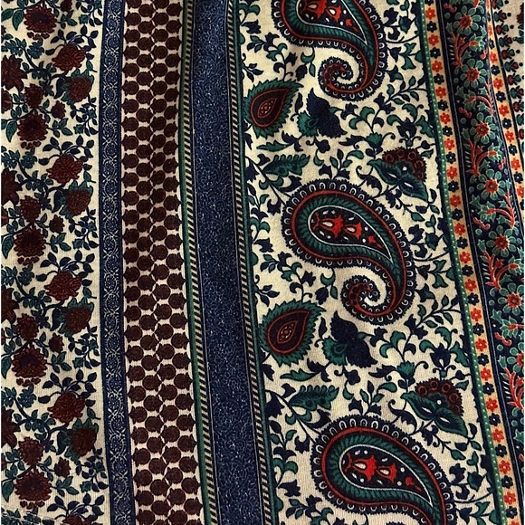 NOBO No Boundaries Cold Shoulder Paisley Top Size XL (15-17)‎ - Picture 3 of 5